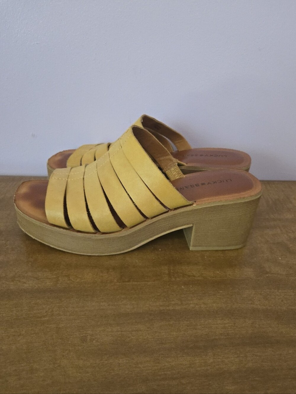 Lucky Brand 10w Platform Clog Sandals - Picture 3 of 6